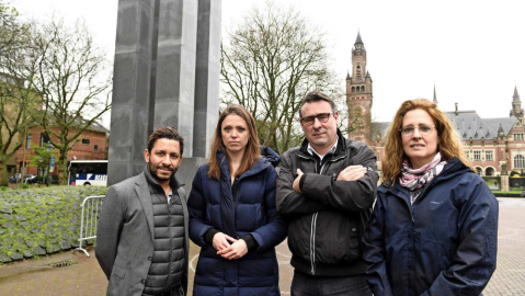 Klokkenburg, De Mos, Basten Batenburg, Kruis dodenherdenking