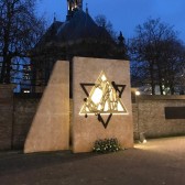 joods monument by night.JPG