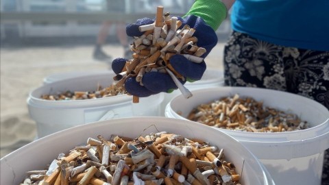 Sigaretten op het strand