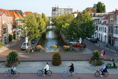 Fotografie voor het MJPK4. (Het meerjaren programma kunstwerken in de periode 2022-2025.) Op de foto objecten zoals bruggen, tunnels en kademuren die in deze periode onderhoud nodig hebben of geinspecteerd dienen te worden. Opdrachtgever: Martijn van der Ham. Locatie: Kademuur Uilebomen en Zwarteweg